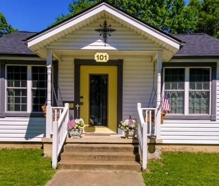 Historic Town Square Bungalow In Heart Of Brighton Atoka المظهر الخارجي الصورة