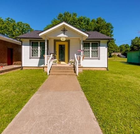 Historic Town Square Bungalow In Heart Of Brighton Atoka المظهر الخارجي الصورة