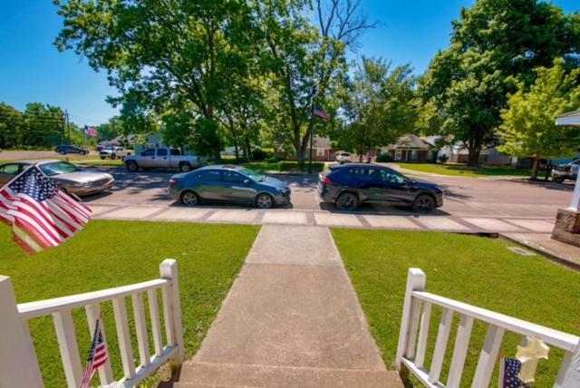 Historic Town Square Bungalow In Heart Of Brighton Atoka المظهر الخارجي الصورة