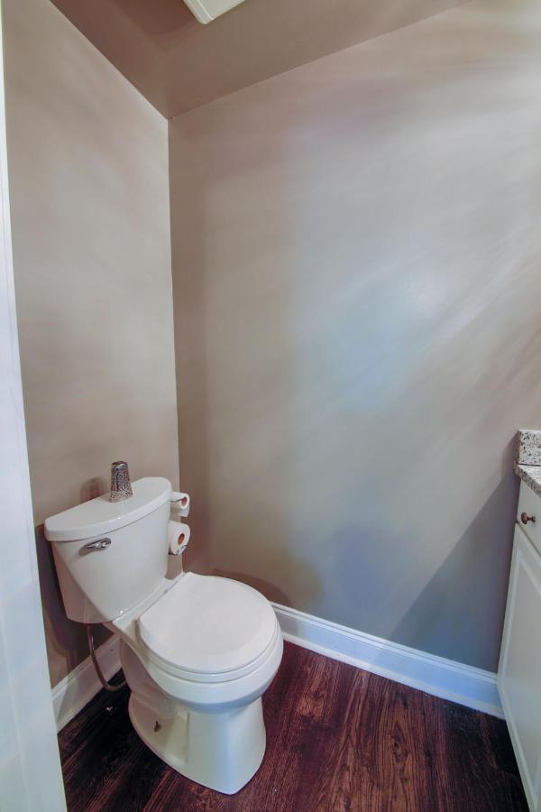 Historic Town Square Bungalow In Heart Of Brighton Atoka المظهر الخارجي الصورة
