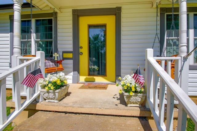 Historic Town Square Bungalow In Heart Of Brighton Atoka المظهر الخارجي الصورة